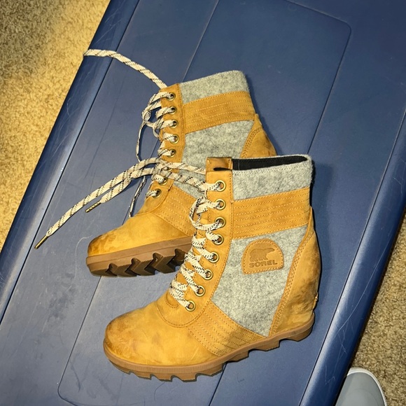 Sorel Joan of Arc Tie up Wedges - Picture 1 of 5